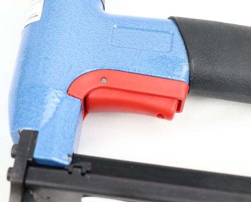 Durable Furniture Staple Gun Pneumatic Long Nose Stapler 22gauge for Upholstery 7116L
